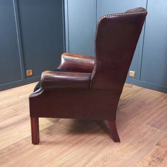 Image 1 of Steigern Sie Ihr Wohngefühl mit diesem beeindruckenden Set Chesterfield-Ohrensesseln aus Kuhfell!