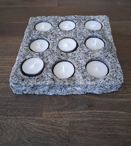 Image 1 of Teelichthalter aus grob behauenem Granit