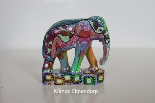 Figura de Elefante Única Pintada a Mano "Precious Elephant" Firmada