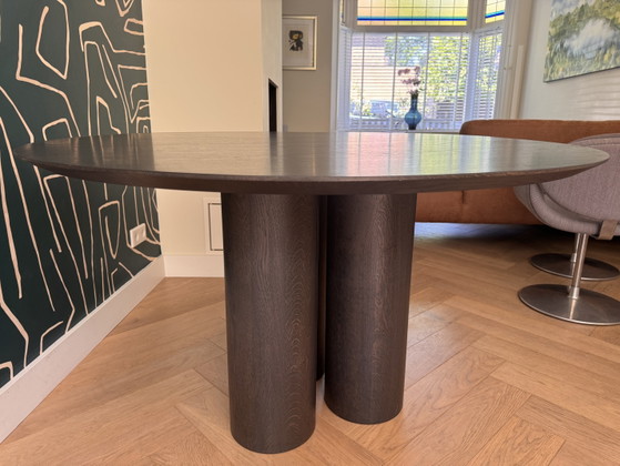 Image 1 of Kluskens round oak dining table 1.30