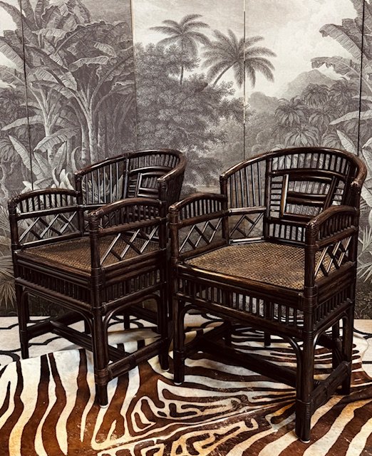 Image 1 of BRIGHTON EETHOEK …. 4 EETKAMERSTOELEN MODEL PAVILION EN TAFELPOOT MET ROOKGLAZEN BLAD CRESPI STYLE