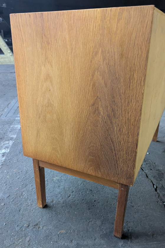 Image 1 of Vintage Deense teak kast met schuifdeuren