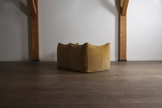 Le Bambole sofa in velvet By Mario Bellini For B&B Italia, 1970s, 2 seaters, Beige, Vintage (photo 10 of 17)