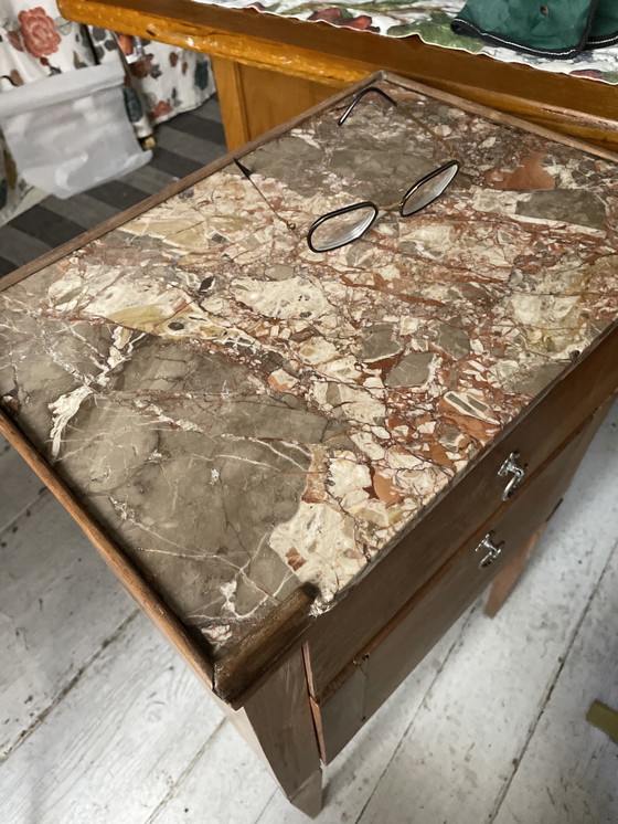 Image 1 of 19e-eeuwse notenhouten nachtkastje