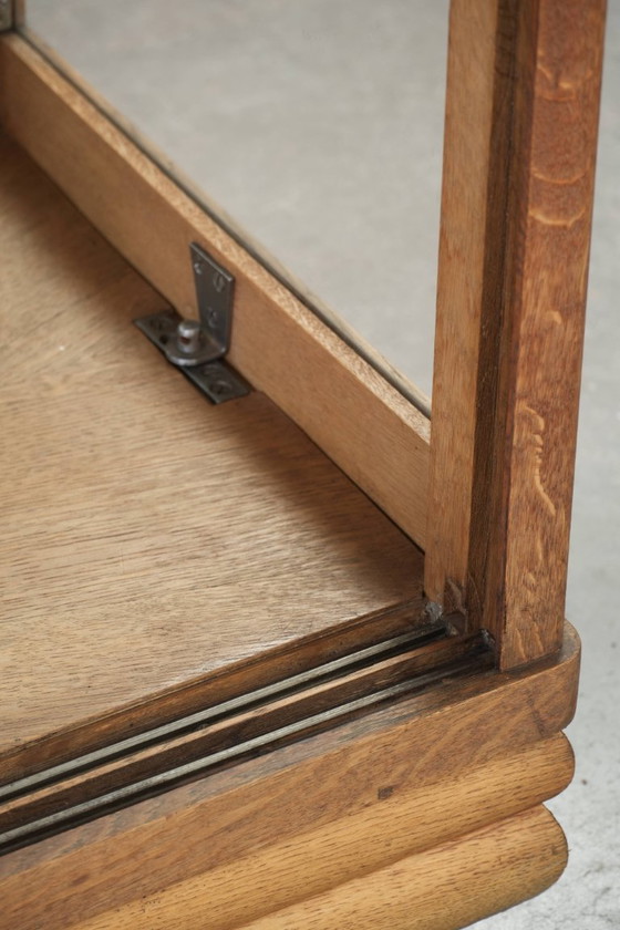 Image 1 of Vitrina antigua holandesa de roble con 2 puertas, estantes de cristal y parte trasera con espejo.