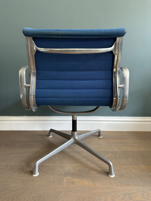 4x Herman Miller Eames EA103 blue