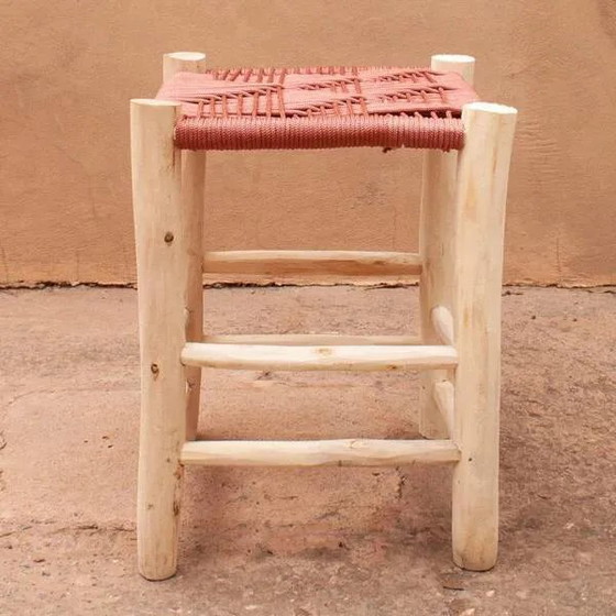 Taburetes rojos tejidos – Madera (photo 2 of 5)
