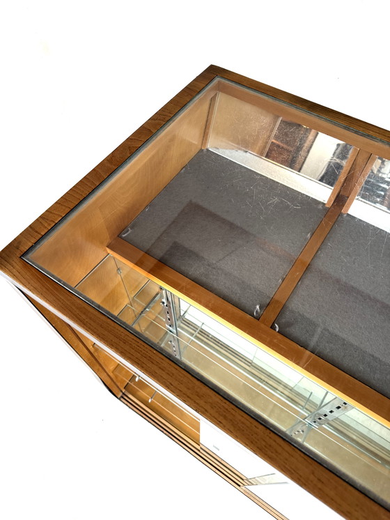 Image 1 of Comptoir/vitrine vintage en noyer, années 60