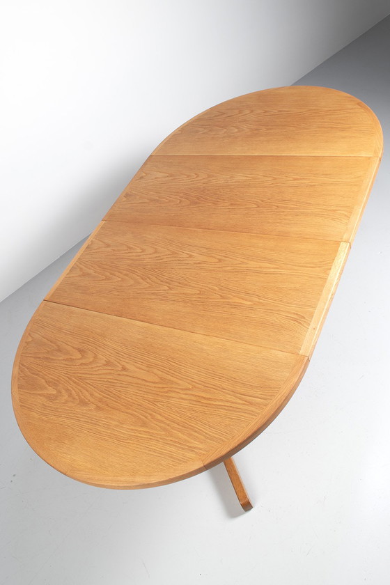 Image 1 of Deense eiken uittrektafel