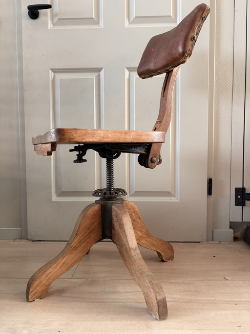 Sedia girevole industriale vintage – in legno e ghisa – regolabile