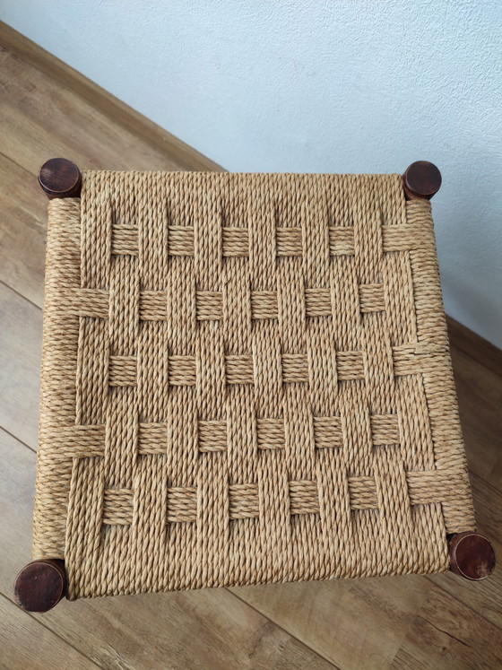 Image 1 of Tabouret vintage des années 70, style danois, en sisal tressé et bois.