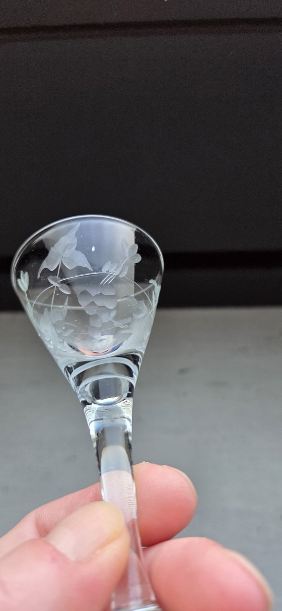 Prachtige Vintage Likeurset / Portset met Karaf en 6 Glazen – Geëtst Bloemmotief – Glazen & Karaffen, Glass (photo 3 of 5)