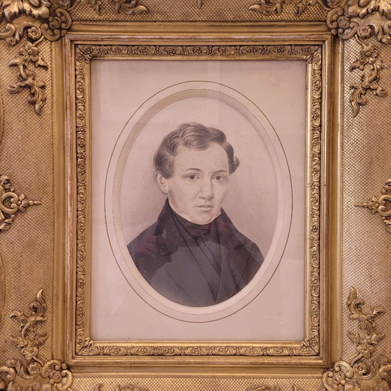 Image 1 of Grabado sobre papel “Retrato de noble” marco tallado, p. s. XX – Francia