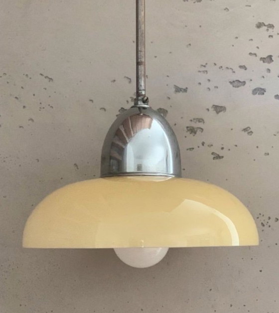 Image 1 of Bauhaus - Art Déco - Cristal opalino - Lámpara de diseño - Artículo raro -