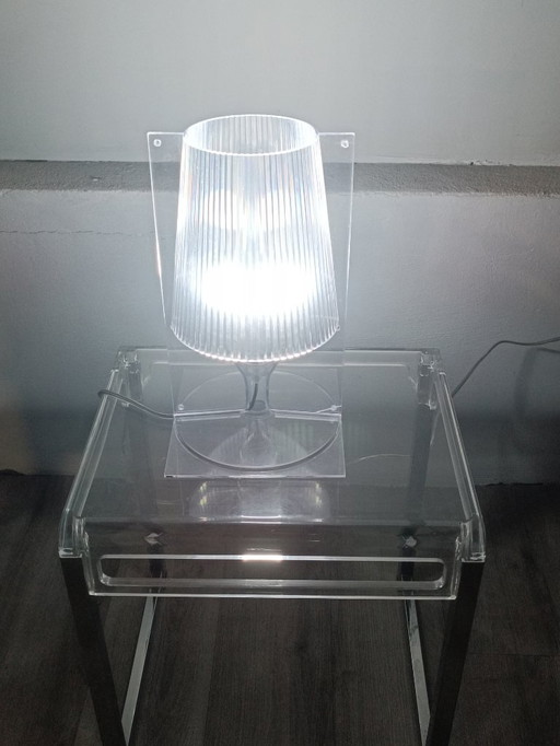 Lampe Take par Ferruccio Laviani pour Kartell 2003