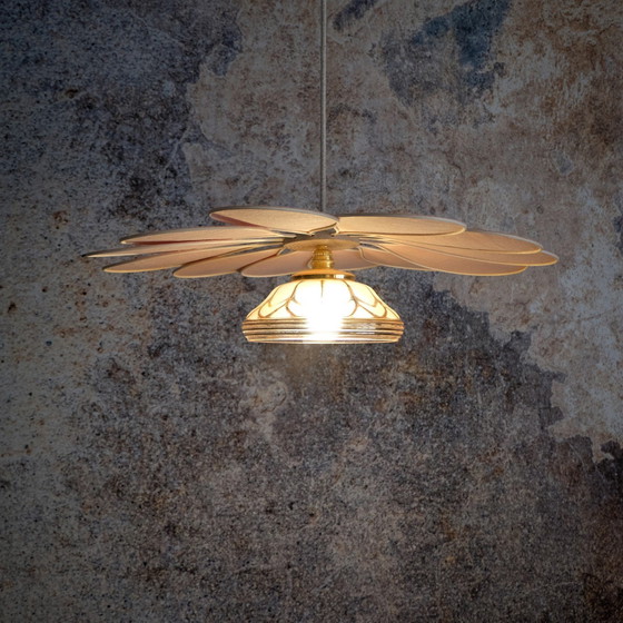 Image 1 of Lampada a sospensione in rattan e lino rosa cipria con fiori – Illuminazione artigianale