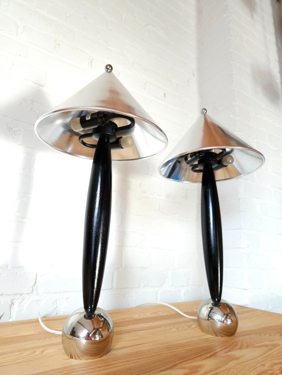 Image 1 of 1 van 2 stilistische vintage tafellamp met aluminium kap, minimalistische lamp met geometrische vormen; nog 2 beschikbaar