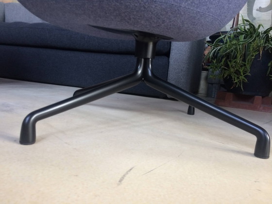 Image 1 of Poltrona girevole lounge HAY AAL81 blu, set da 2