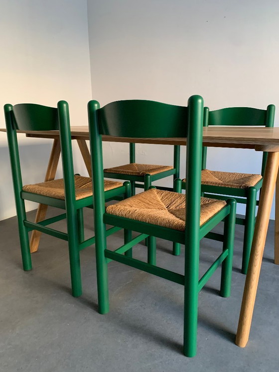 Image 1 of 4 Italiaanse stoelen van hout en riet.