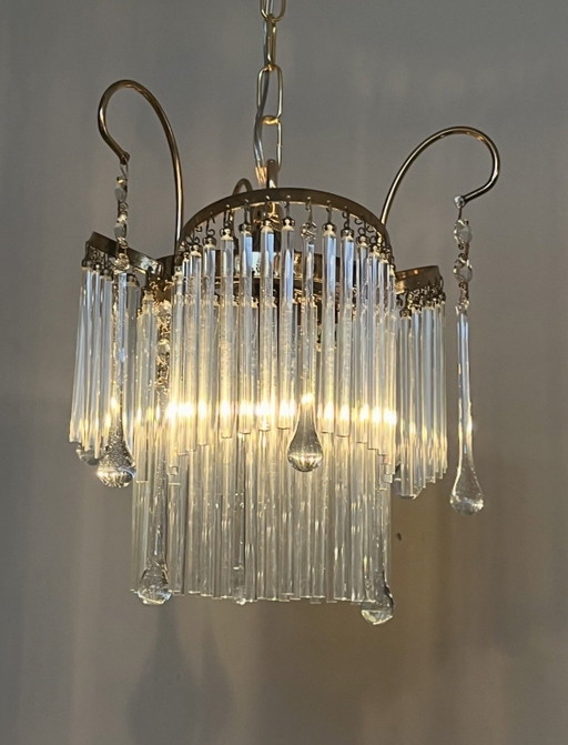 Juego de 2 impresionantes lámparas colgantes estilo años 20 con candelabros de varillas de cristal.