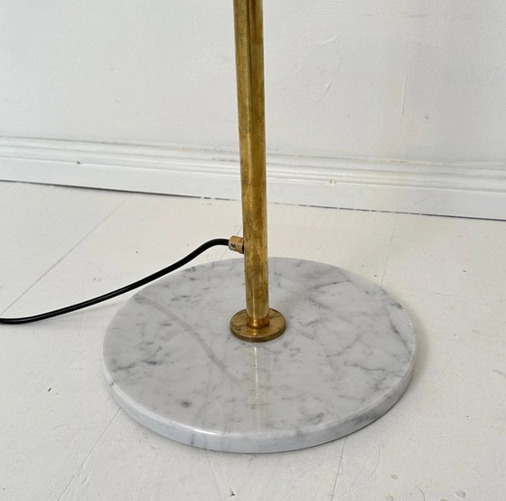 Image 1 of Lampada da terra vintage in ottone e vetro opalino