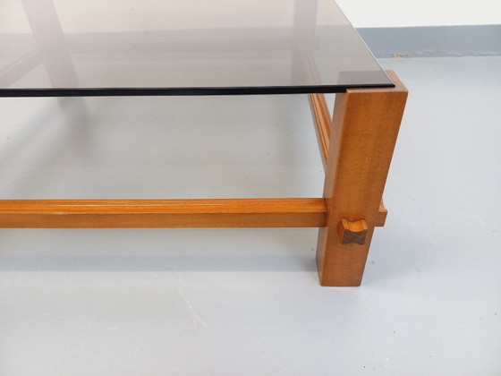 Image 1 of Vintage vierkante Italiaanse Fontana Arte salontafel van hout en gerookt glas uit de jaren 70.