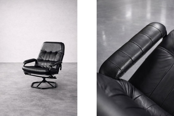 Image 1 of Poltrona girevole e pouf in pelle nera danese moderna vintage di metà secolo di Unico, anni '70, set di 2