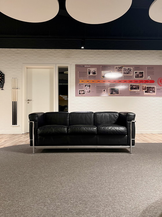 Image 1 of Cassina Corbusier LC2 3 posti