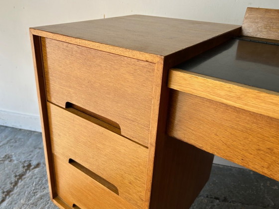 Image 1 of Zeldzame compacte kaptafel of bureau met klapspiegel uit het midden van de 20e eeuw, ontworpen door John & Sylvia Reid voor Stag