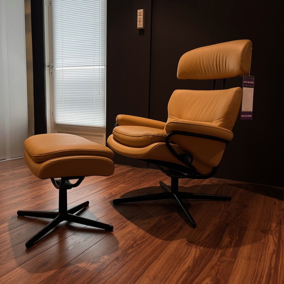 Image 1 of Sillón reclinable Stressless Rome con reposapiés
