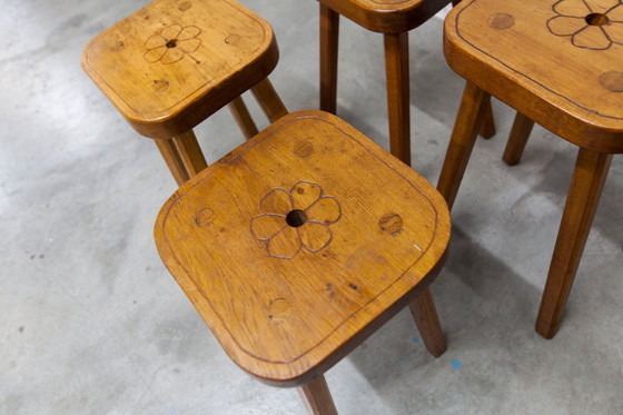 Image 1 of Set di 4 sgabelli brutalisti, fatti a mano, anni '60, design floreale