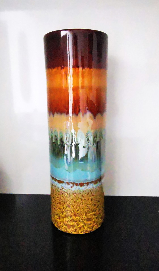 Image 1 of Jarrón cilíndrico con esmalte de lava
