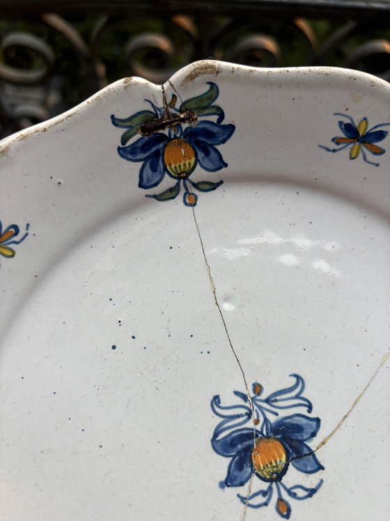 Image 1 of 2 platos antiguos del siglo XVIII