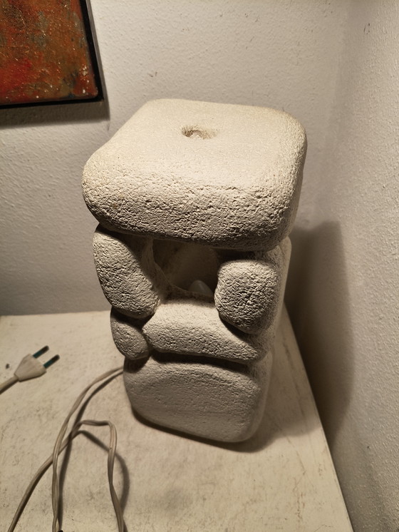 Image 1 of Mid century modern vintage design Franse brutalist Gard natuursteen tafellamp van ontwerper en beeldhouwer Albert Tormos 