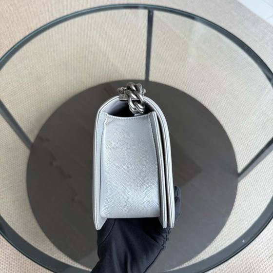 Image 1 of Borsa Chanel Boy Medium - Caviar 25CM Chevron Metallic Silver Ruthenium Silver Hardware Series 22