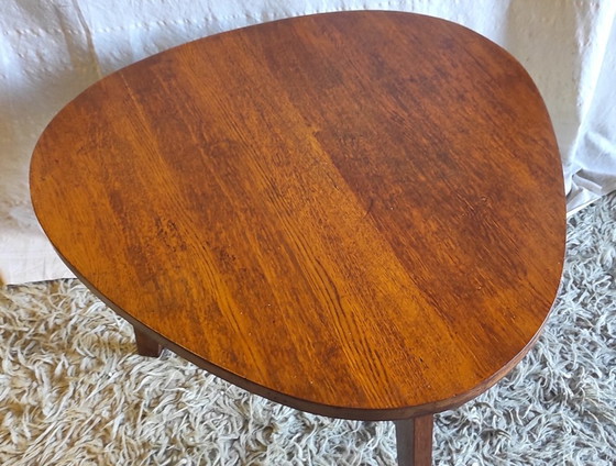 Image 1 of Tripod coffee table in free-form oak - 1950s/60s
