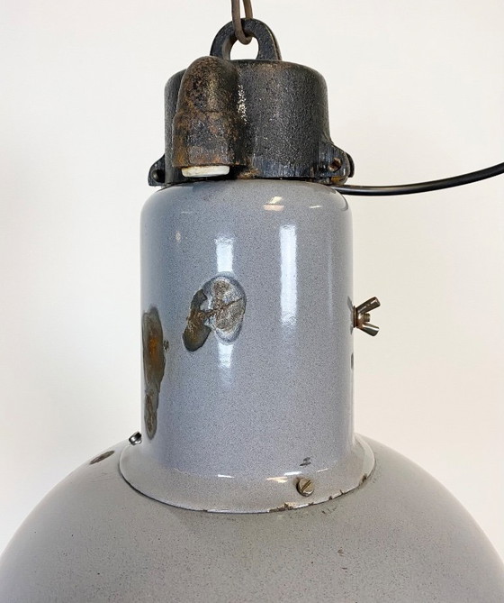 Image 1 of Suspension Bauhaus en émail gris industriel, années 1930