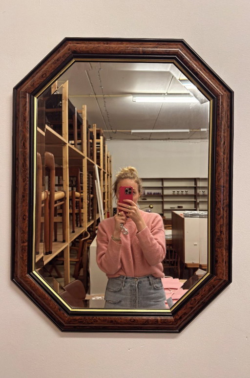 Espejo antiguo con marco de madera de raíz