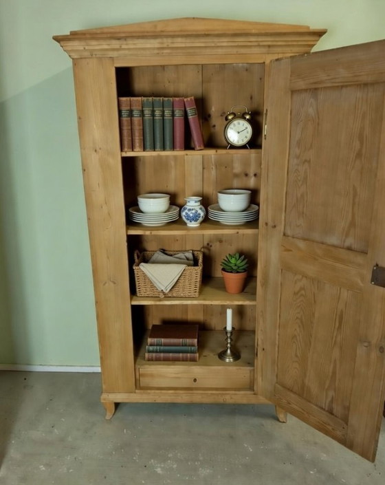 Image 1 of Antieke grenen eendeurs kast kledingkast meidenkast halkast