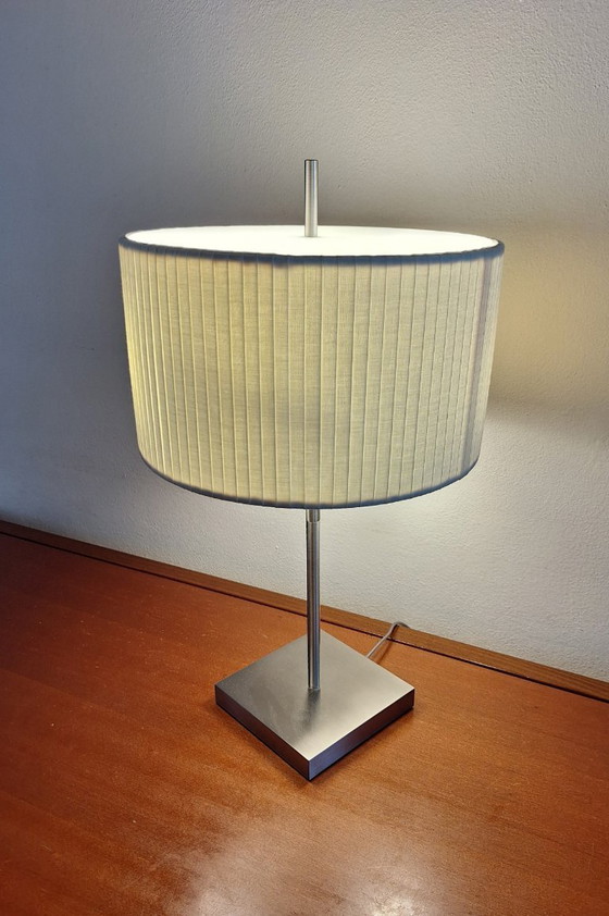 Image 1 of Lampada da tavolo Philips Lirio Design