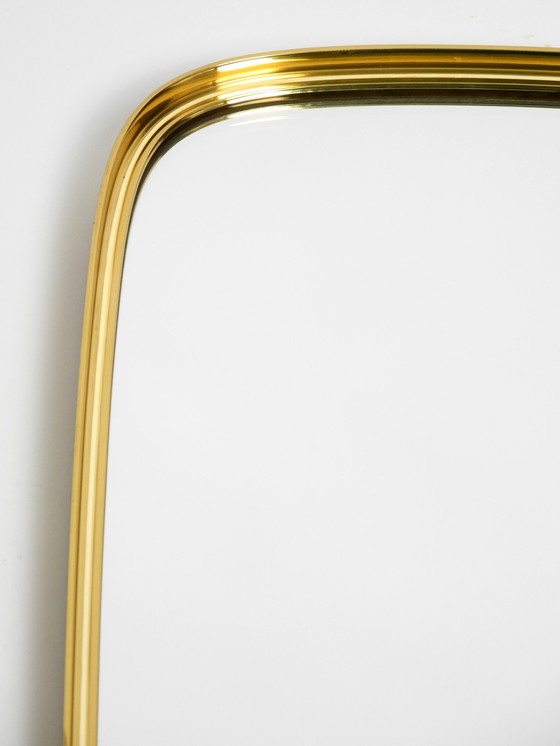 Image 1 of Magnifique miroir mural original du Mid Century Modern "Münchener Zierspiegel" avec cadre en laiton lourd