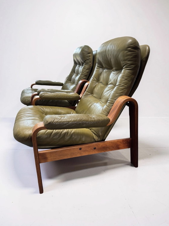 Image 1 of Set di 2 poltrone lounge verde oliva – Göte Möbler, Svezia, anni '70