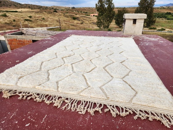 Image 1 of Groot Marokkaans Beni Ourain tapijt 300 x 200 cm – Handgeweven ivoorkleurig wollen Berber tapijt met ruitpatroon