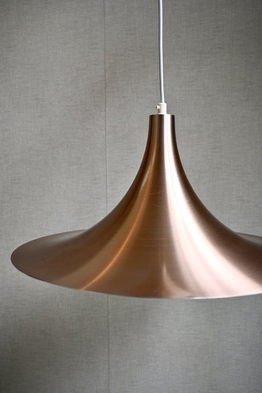 Sombrero de bruja en metal color cobre. Estilo de Fog & Mørup.