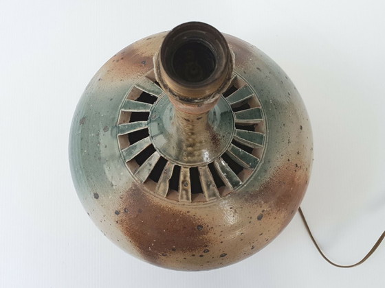 Image 1 of Vintage tafellamp uit de jaren 70 van steengoed met verzonken signatuur, jaren 70