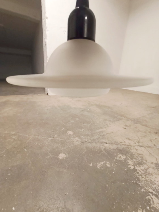 Image 1 of 2 massive UFO-förmige Glaspendelleuchten