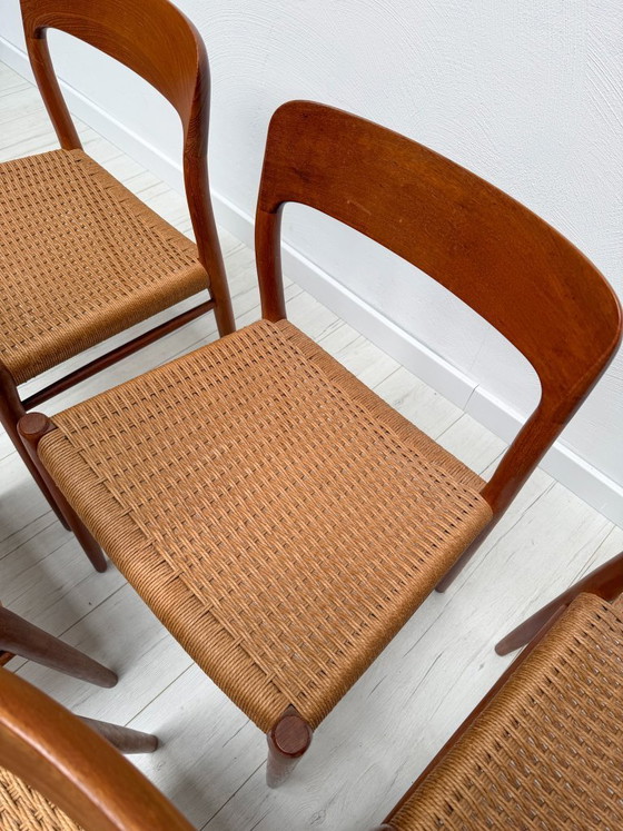 Image 1 of Set van 6 Deense teakhouten eetkamerstoelen nr. 75 van Niels Otto Møller voor JL Møller – jaren 1950 Papercord stoelen