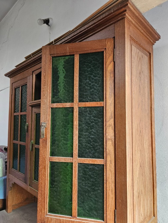 Image 1 of Mueble antiguo con ventanas de cristal verde