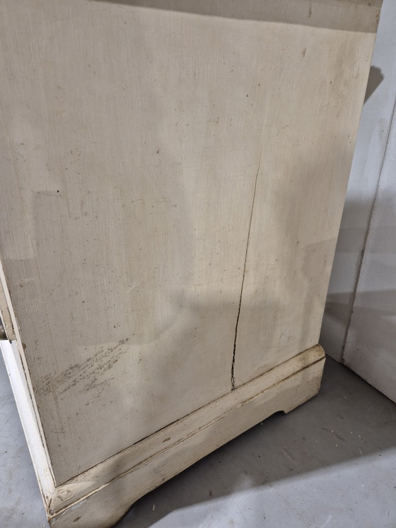 Image 1 of Vecchia credenza rurale in pino con vetri tagliati