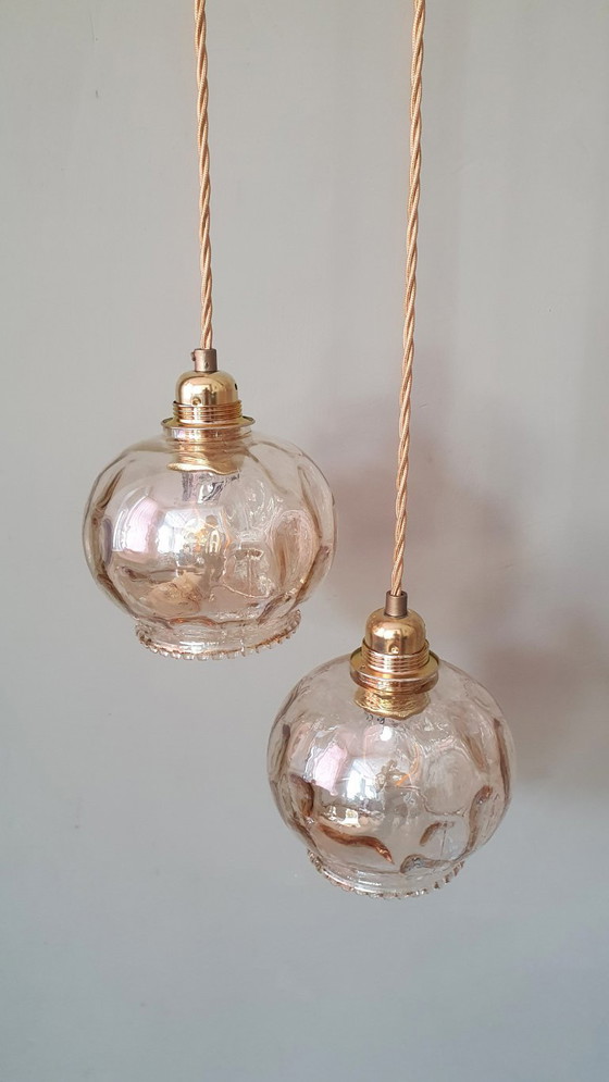 Set vintage di lampade a sospensione color ambra con vetro testurizzato – Metal (photo 2 of 16)